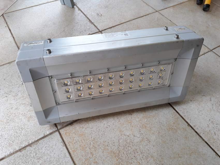 Projecteur LED - 1 - All electronics products  on Aster Vender