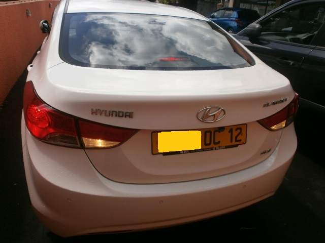 Hyundai Elantra - 3 - Family Cars  on Aster Vender