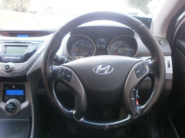 Hyundai Elantra - 5 - Family Cars  on Aster Vender