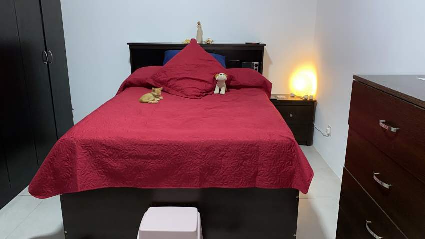 Stunning complete Viceroy double bedroom set on Aster Vender