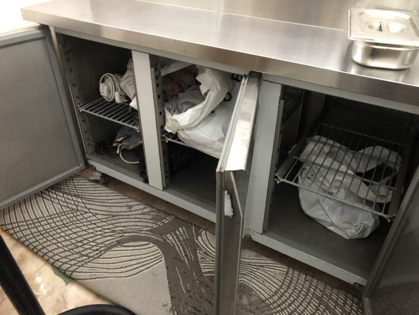 3 Door Salad Bar / Refrigerated pizza counter. - 4 - All electronics products  on Aster Vender