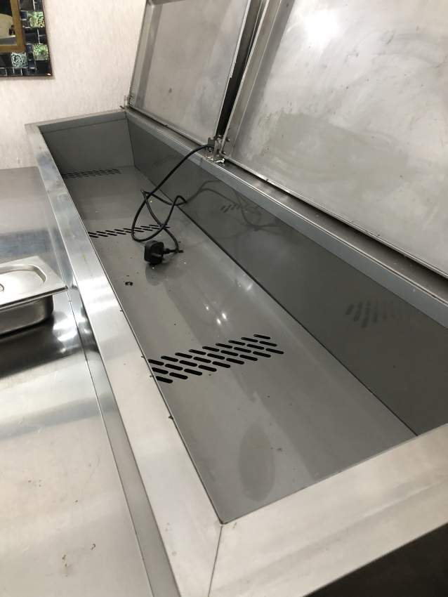 3 Door Salad Bar / Refrigerated pizza counter. - 1 - All electronics products  on Aster Vender