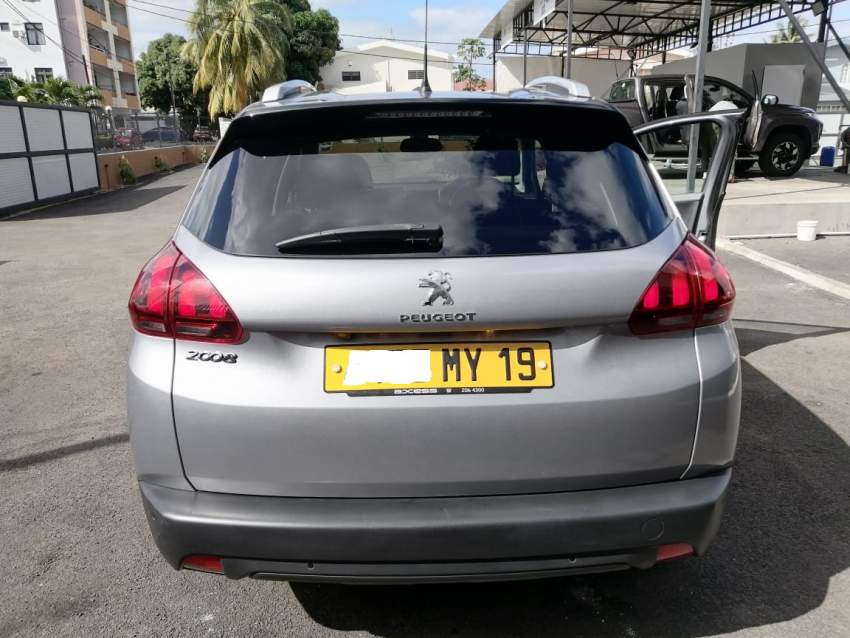 Peugeot 2008 - 2 - SUV Cars  on Aster Vender