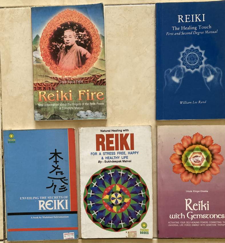 Lot of 5 books on REIKI - 0 - Self help books  on Aster Vender
