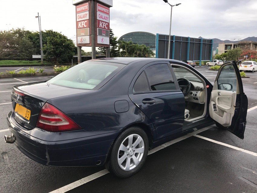mercedes benz C180 kompressor  - 1 - Family Cars  on Aster Vender
