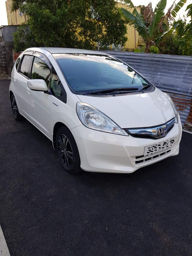 Honda fit hybrid  - 1 - Family Cars  on Aster Vender