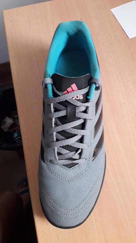 New original Adidas football shoes size 42 - 1 - Sports shoes  on Aster Vender