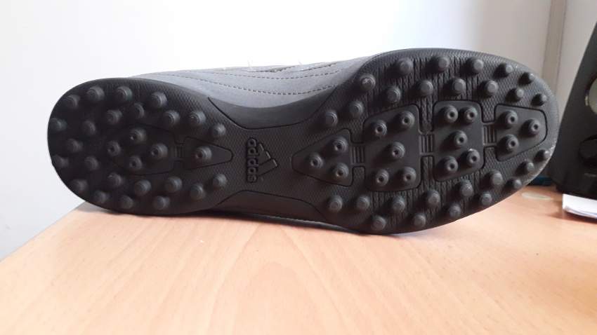 New original Adidas football shoes size 42 at AsterVender