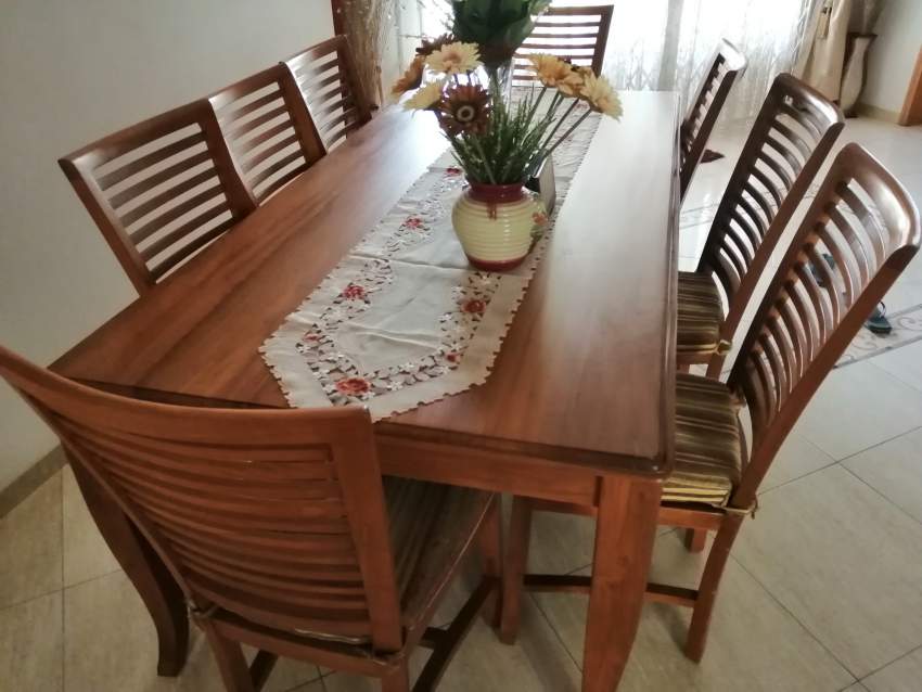 Meuble en teck massif avec 8 chaisses on Aster Vender