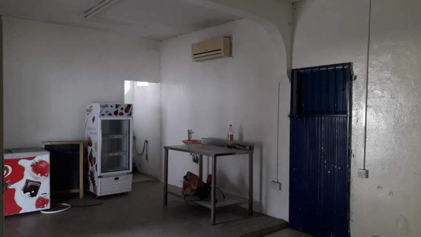 Commercial Space 12x12 ( Good for Restauration) – RENT – Pailles - 1 - Commercial Space  on Aster Vender