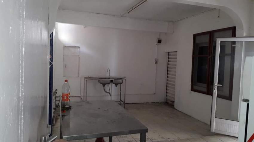 Commercial Space 12x12 ( Good for Restauration) – RENT – Pailles - Commercial Space at AsterVender