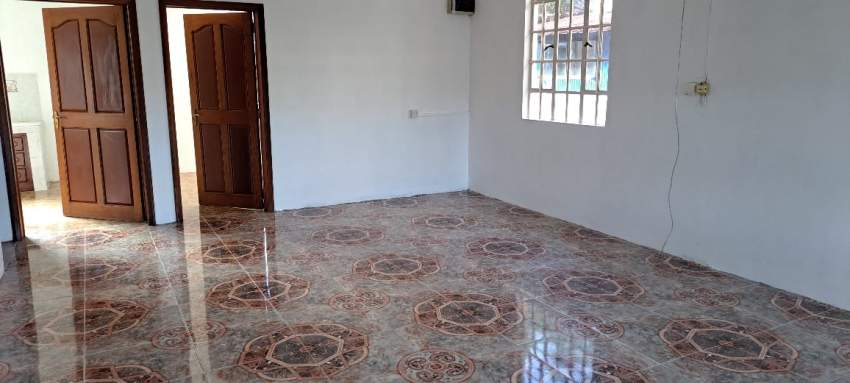 Ground Floor of a House Unfurnished – Rental – Vacoas - 1 - House  on Aster Vender