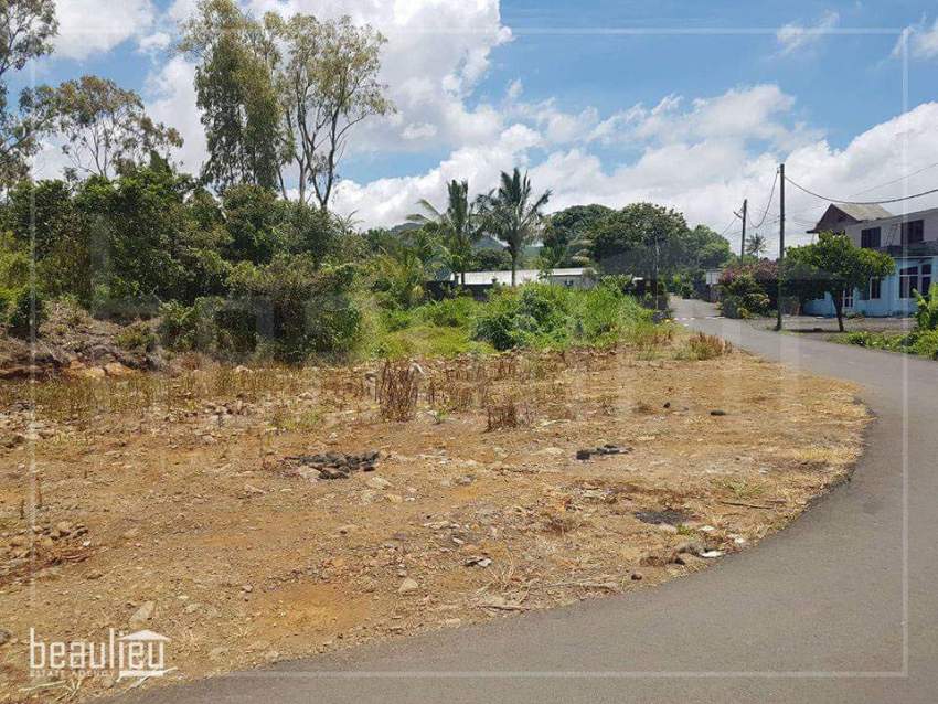 Residential land of 9.35 Perches is for sale in Montagne Blanche on Aster Vender