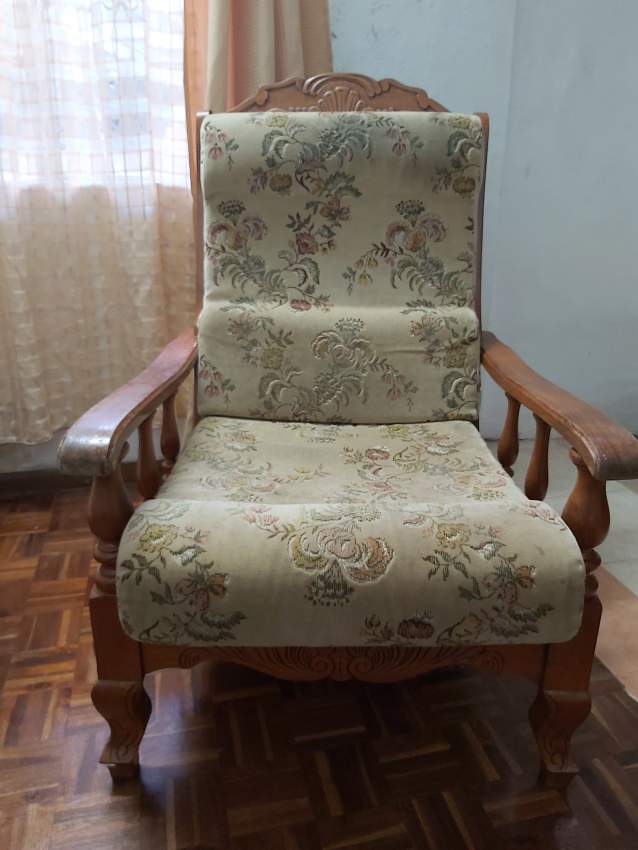  Set sofa  - 2 - Chairs  on Aster Vender