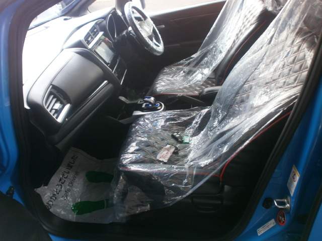 HOND FIT HYBRID S PACAKAGE - 3 - Family Cars  on Aster Vender