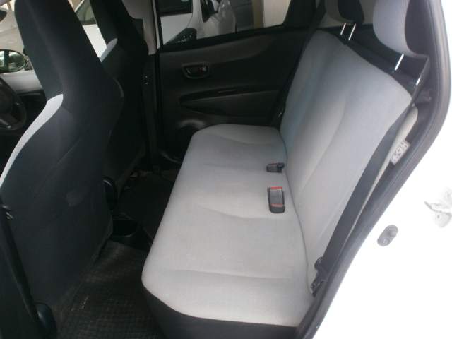 Toyota vitz - 4 - Family Cars  on Aster Vender