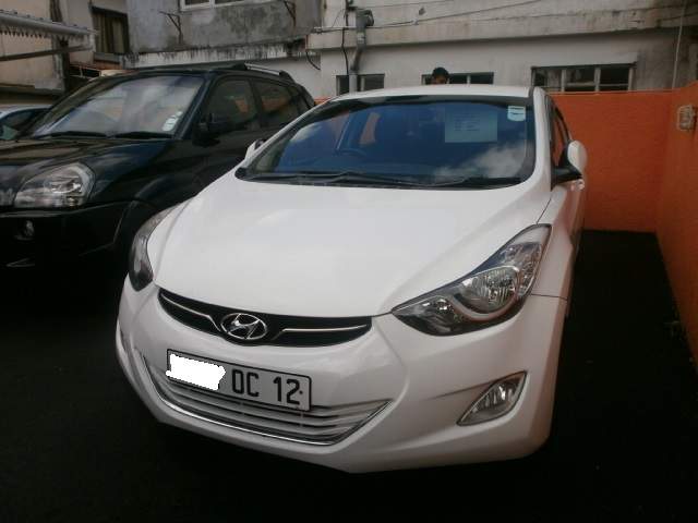 Hyundai Elantra on Aster Vender