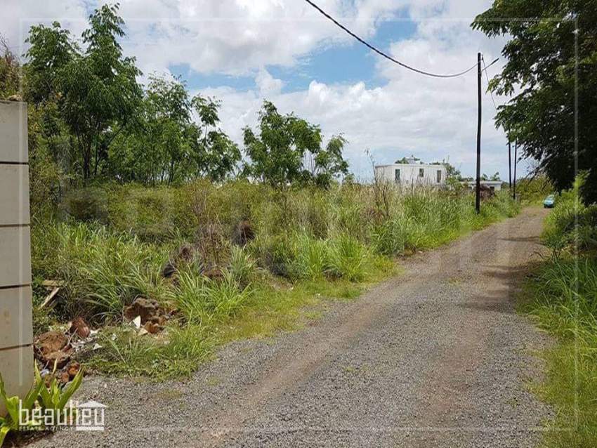 Sale residential land of 10 Perches, Trou aux Biches on Aster Vender
