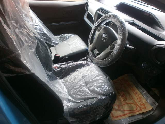 TOYOTA AQUA - 3 - Family Cars  on Aster Vender