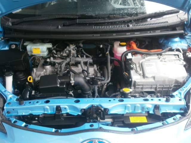 TOYOTA AQUA - 9 - Family Cars  on Aster Vender