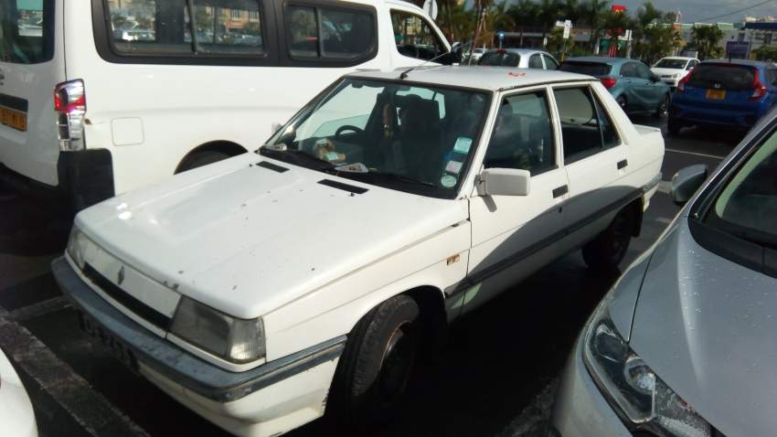 Renault 9 - 0 - Family Cars  on Aster Vender