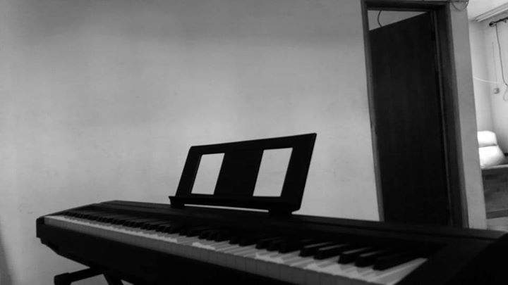 Yamaha Digital Keyboard - 2 - Electronic piano  on Aster Vender