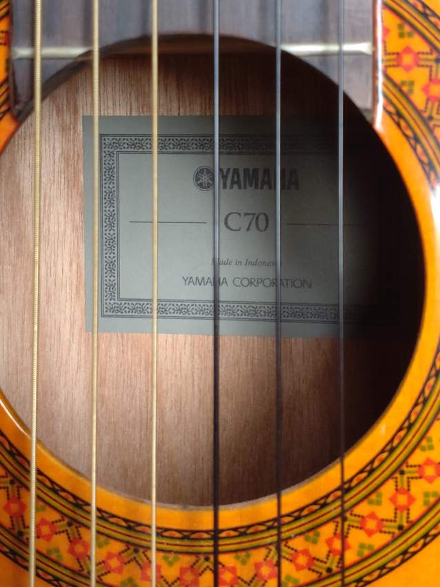 YAMAHA C70 Classical guitar - Accoustic guitar on Aster Vender