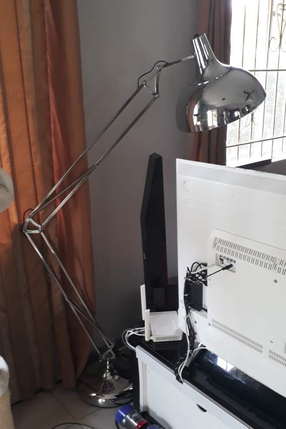 Lampe de salon (Type Pixar)  - 1 - Interior Decor  on Aster Vender