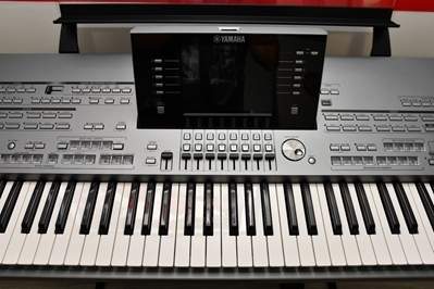 Yamaha Tyros5 76 Keyboard Synthesizer Tyros - 2 - Synthesizer  on Aster Vender