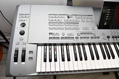 Yamaha Tyros5 76 Keyboard Synthesizer Tyros