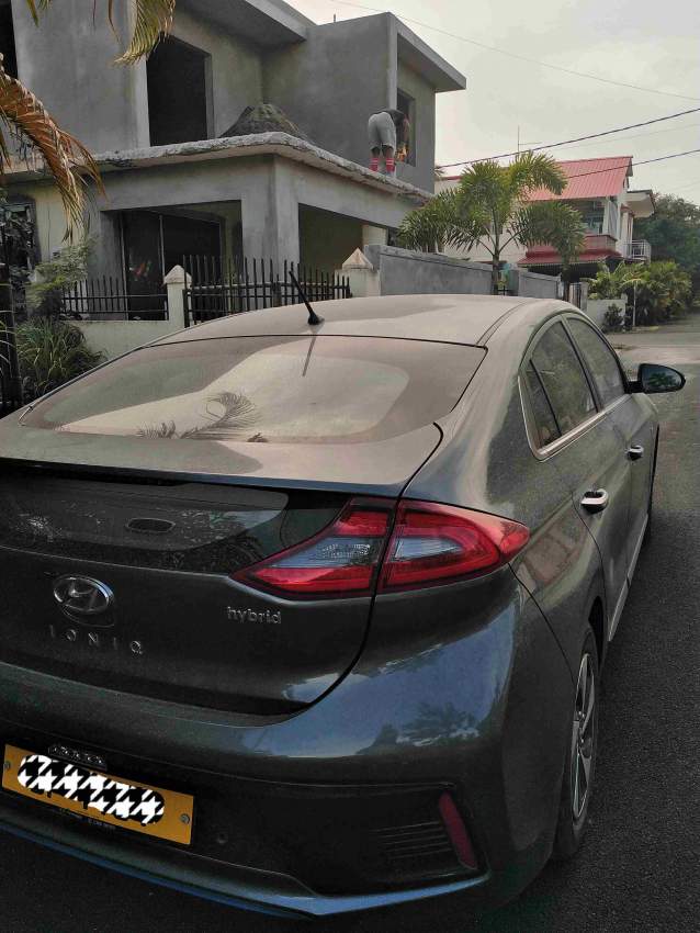 Vends Hyundai Ioniq Hybrid  - 0 - Family Cars  on Aster Vender