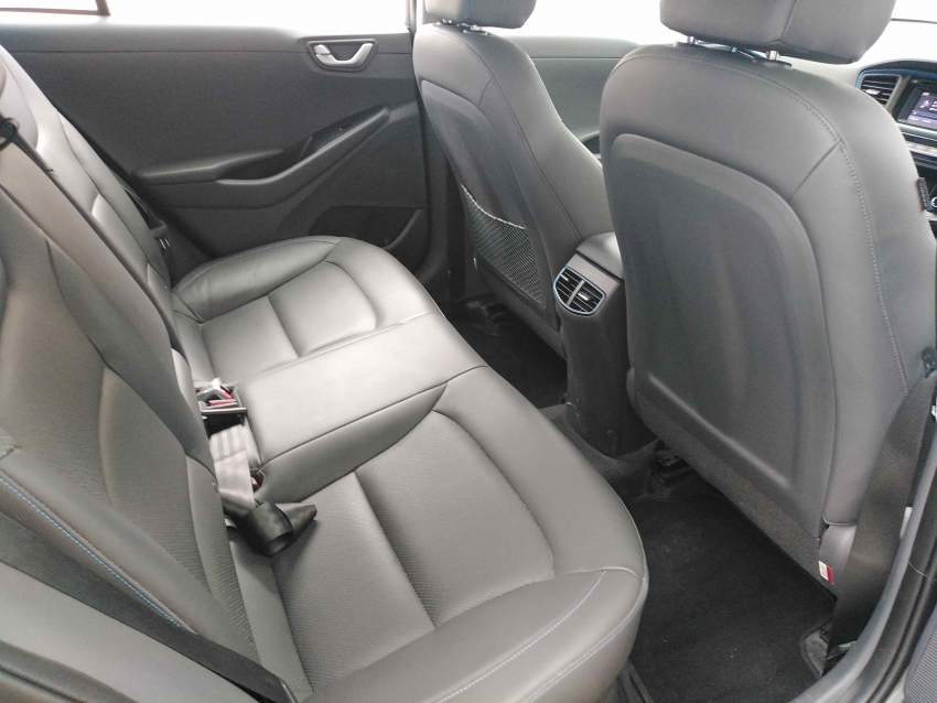 Vends Hyundai Ioniq Hybrid  - 2 - Family Cars  on Aster Vender