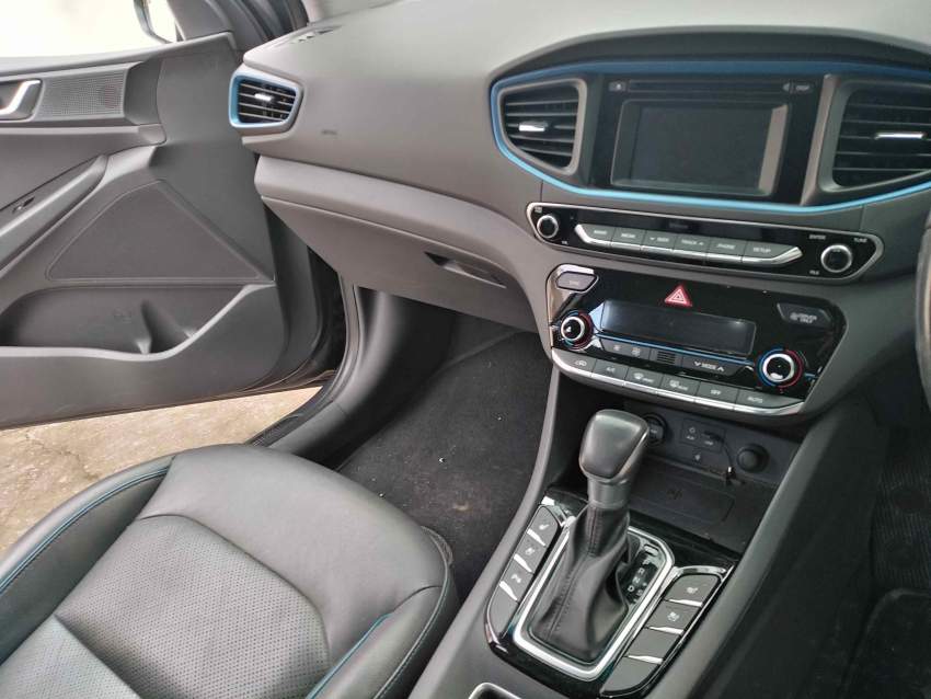 Vends Hyundai Ioniq Hybrid  - 3 - Family Cars  on Aster Vender