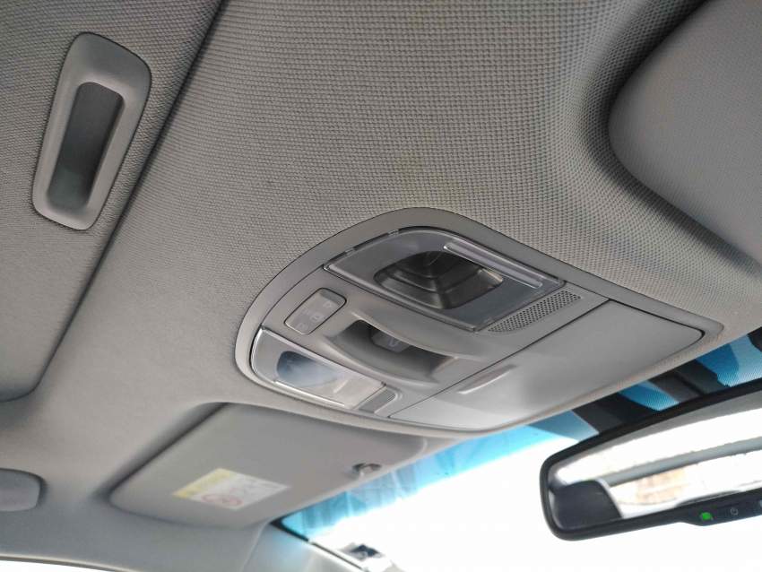 Vends Hyundai Ioniq Hybrid  - 10 - Family Cars  on Aster Vender