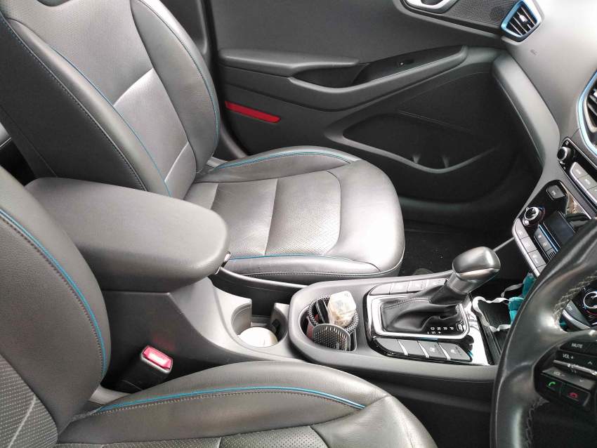 Vends Hyundai Ioniq Hybrid  - 5 - Family Cars  on Aster Vender