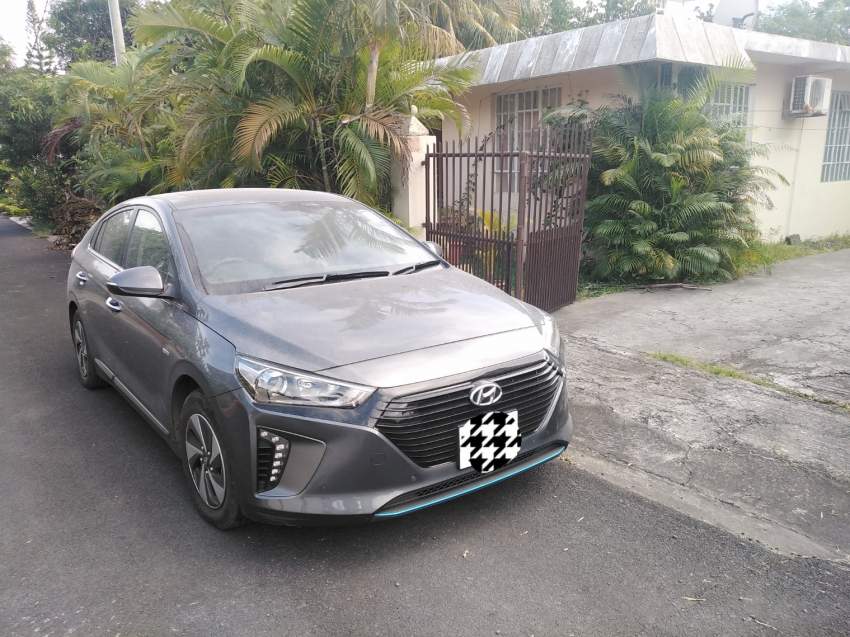 Vends Hyundai Ioniq Hybrid  - 1 - Family Cars  on Aster Vender