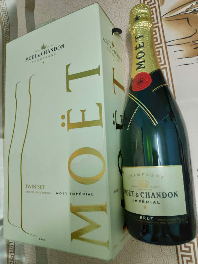 LAURENT PERRIER OR MOET & CHANDON - 5 - Drinks  on Aster Vender