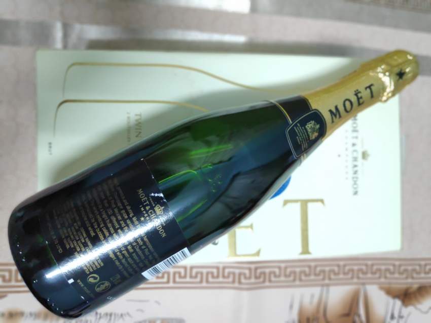 LAURENT PERRIER OR MOET & CHANDON - 4 - Drinks  on Aster Vender