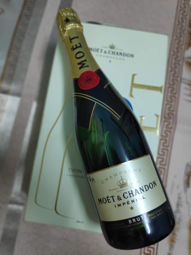 LAURENT PERRIER OR MOET & CHANDON - 3 - Drinks  on Aster Vender