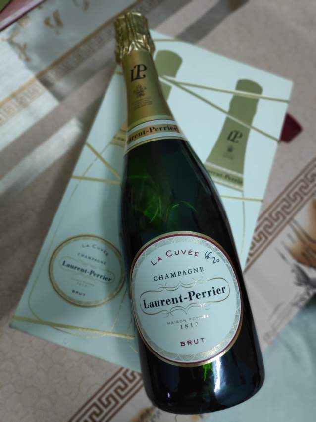 LAURENT PERRIER OR MOET & CHANDON - 2 - Drinks  on Aster Vender