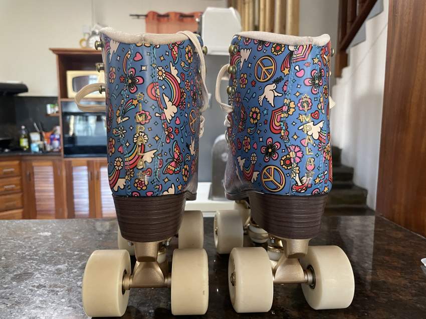 Impala Rollerskates - 5 - Roller skating  on Aster Vender
