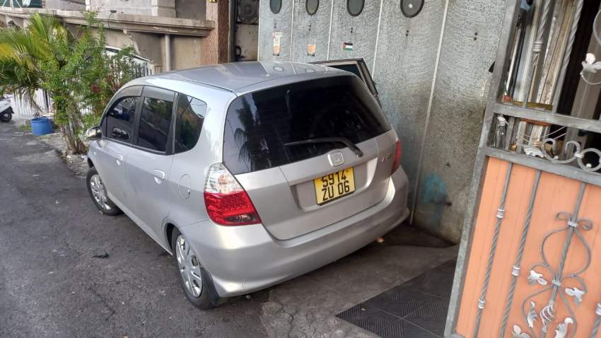 Voiture A vendre - 1 - Compact cars  on Aster Vender