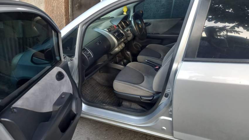 Voiture A vendre - 2 - Compact cars  on Aster Vender