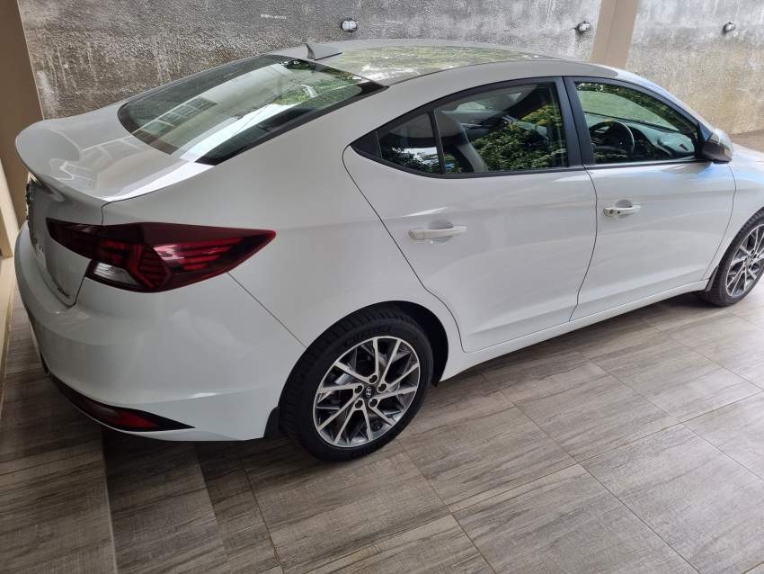 Hyundai Elantra Yr 19 for sale - 1 - Family Cars  on Aster Vender