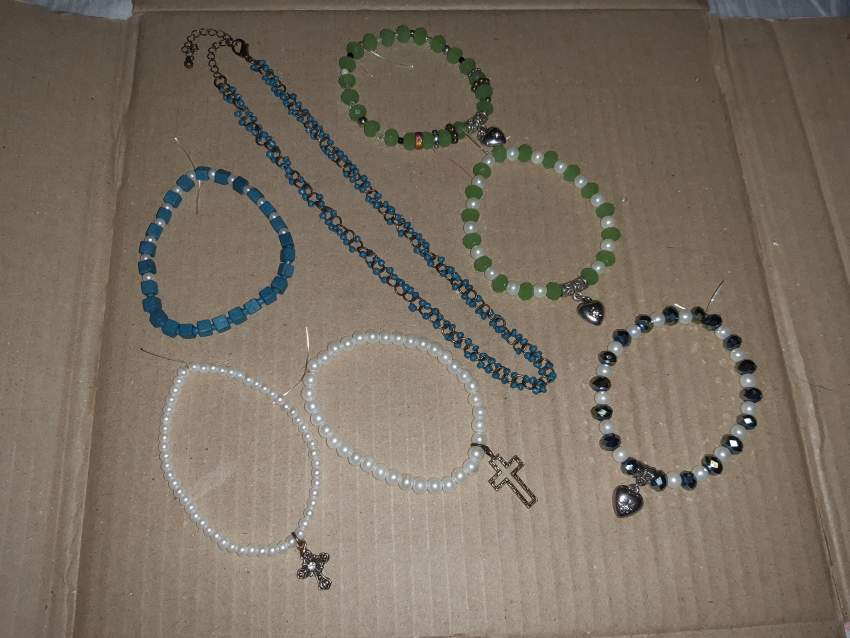 Lot de bijoux on Aster Vender