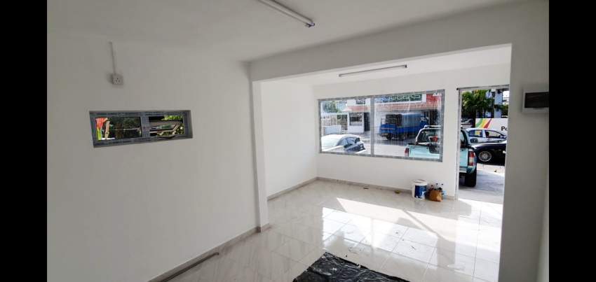 COMMERCIAL SPACES FOR RENT - Main Road, Vacoas - 7 - Commercial Space  on Aster Vender