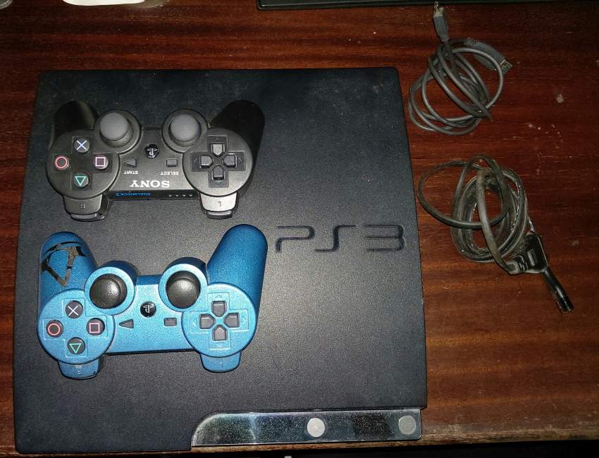 Ps3+ 2 manettes on Aster Vender