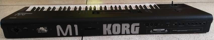 KORG M1 WORKSTATION ORIGINAL KEYBOARD SYNTHESIZER CLAVIER SYNTHÉTISEUR on Aster Vender