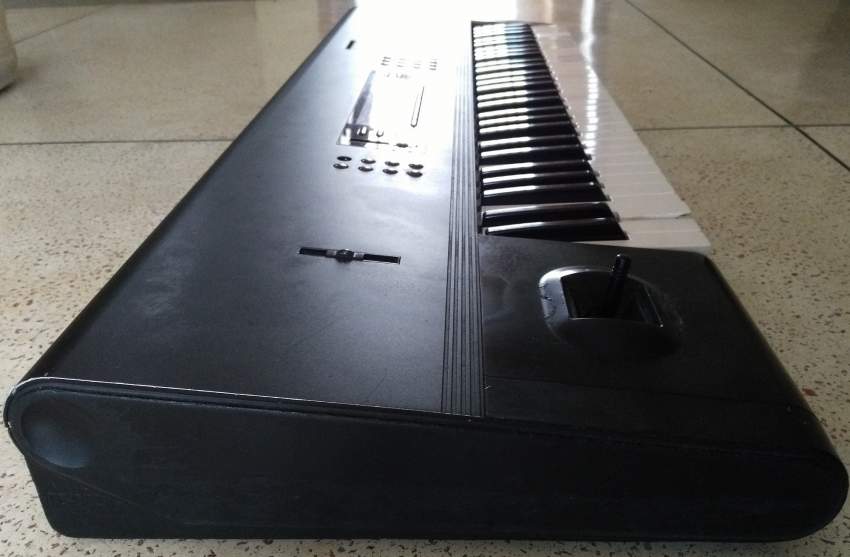 KORG M1 WORKSTATION ORIGINAL KEYBOARD SYNTHESIZER CLAVIER SYNTHÉTISEUR - 3 - Synthesizer  on Aster Vender