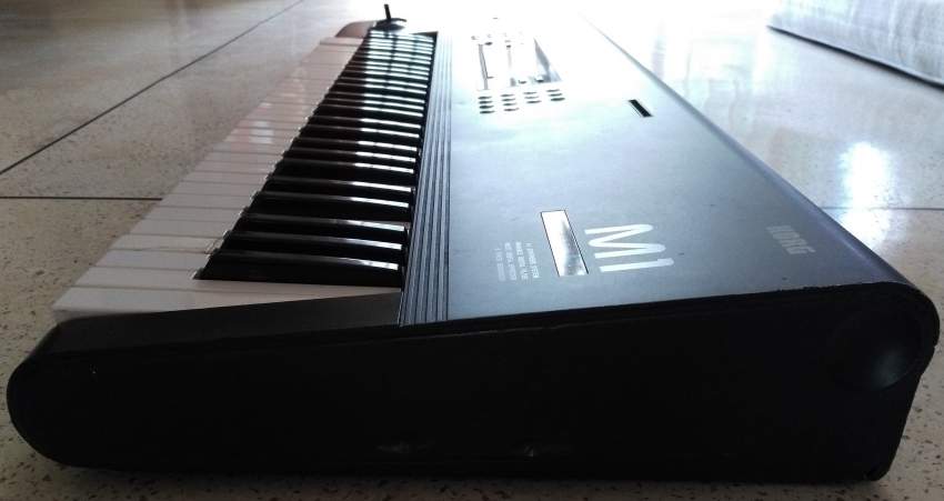 KORG M1 WORKSTATION ORIGINAL KEYBOARD SYNTHESIZER CLAVIER SYNTHÉTISEUR - 4 - Synthesizer  on Aster Vender